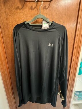 Under Armour Black Long-Sleeve Athletic Crew Shirt